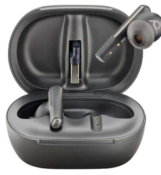 Casca audio Poly Voyager Free 60+ UC M Carbon Black Earbuds +BT700 USB-C Adapter +Touchscreen Charge Case