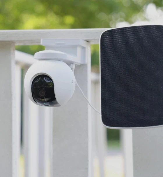 Camera supraveghere IP Camera de supraveghere EZVIZ EB8 4G + Panou solar E video 2304 x 1296 Lentila fixa 2.8mm Unghi de vizualizare orizontal 83, vertical 44